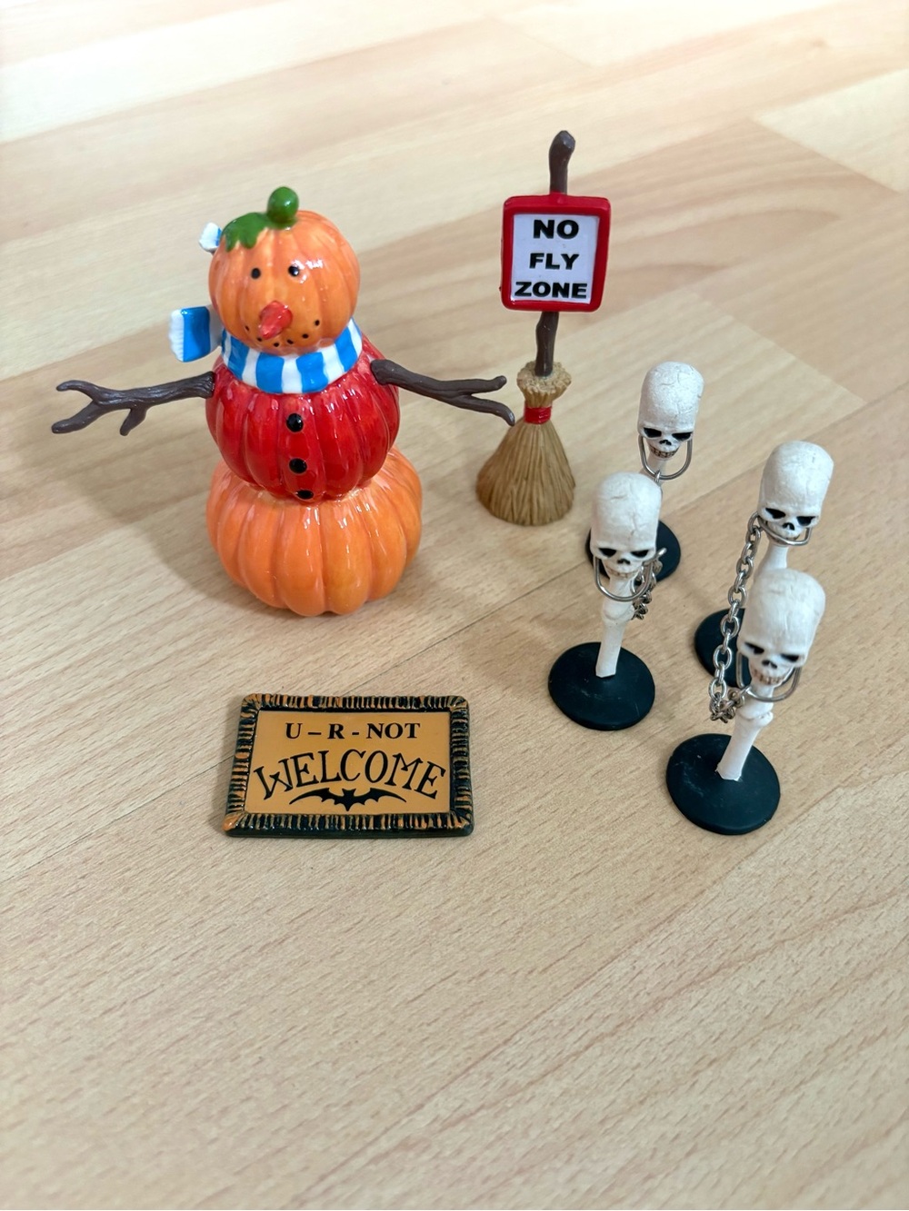 Department 56 Halloween Village Accessories
Decorating Set Pumpkin Skulls Broom